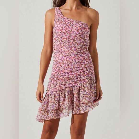 ASTR Dresses & Skirts - ASTR Darline One Shoulder Mini Dress in Pink Floral Size Medium
